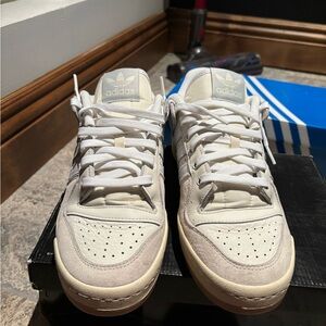 Y2K men’s skate shoe Adidas size 10